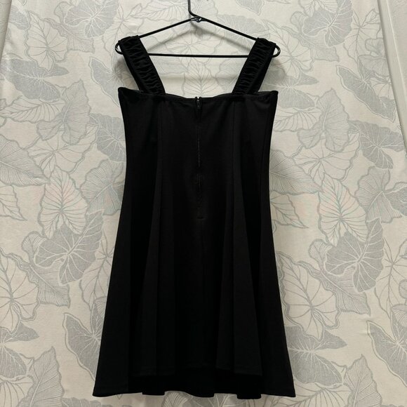 Large Short Black Dress with Exaggerated Décolletage - Picture 7 of 10